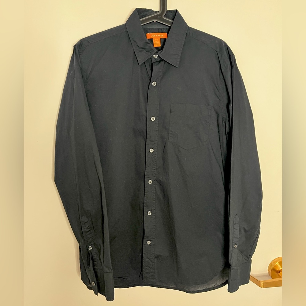 Joe Fresh Men’s breathable black button down in Small